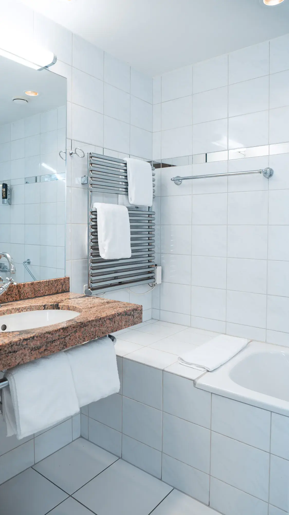 Bad mit Badewanne