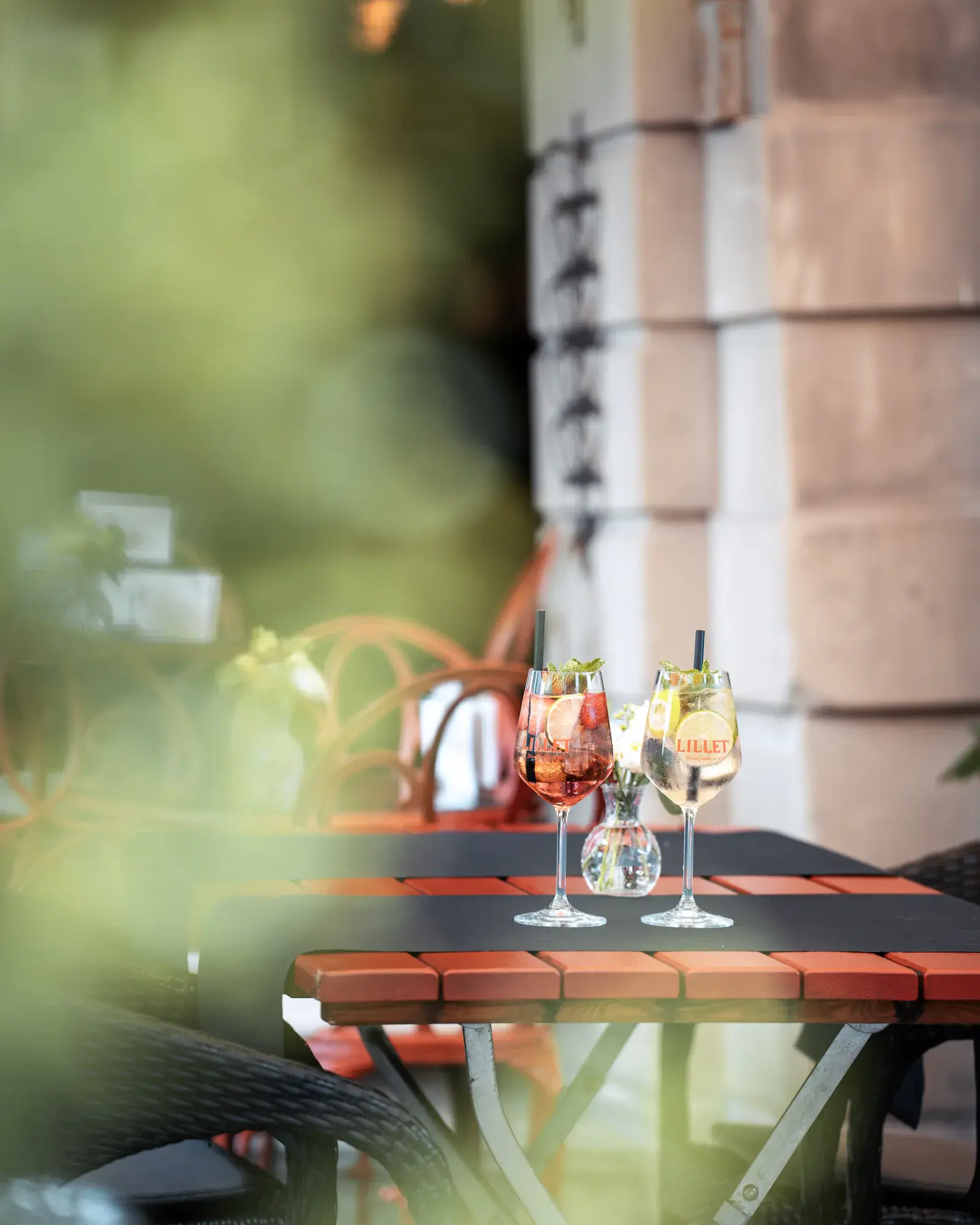 Aperitif zu zweit auf der Terrasse